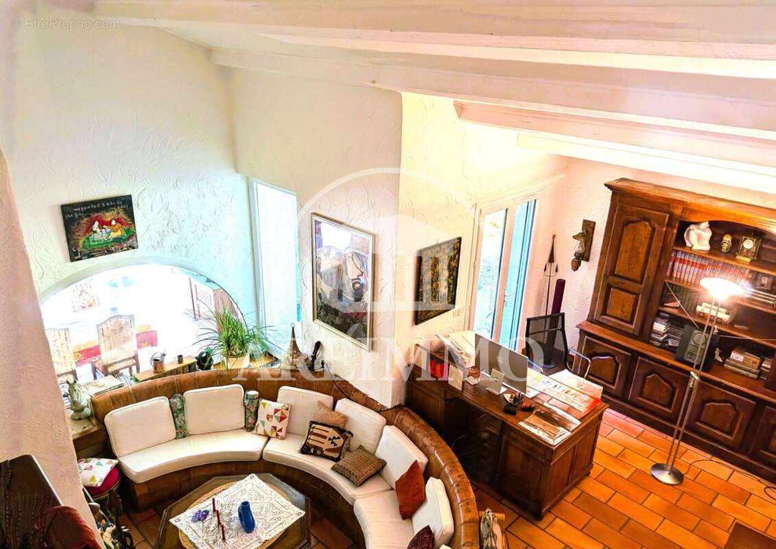 Maison 282 m² à Saint-Martin-De-Londres  - photo 8