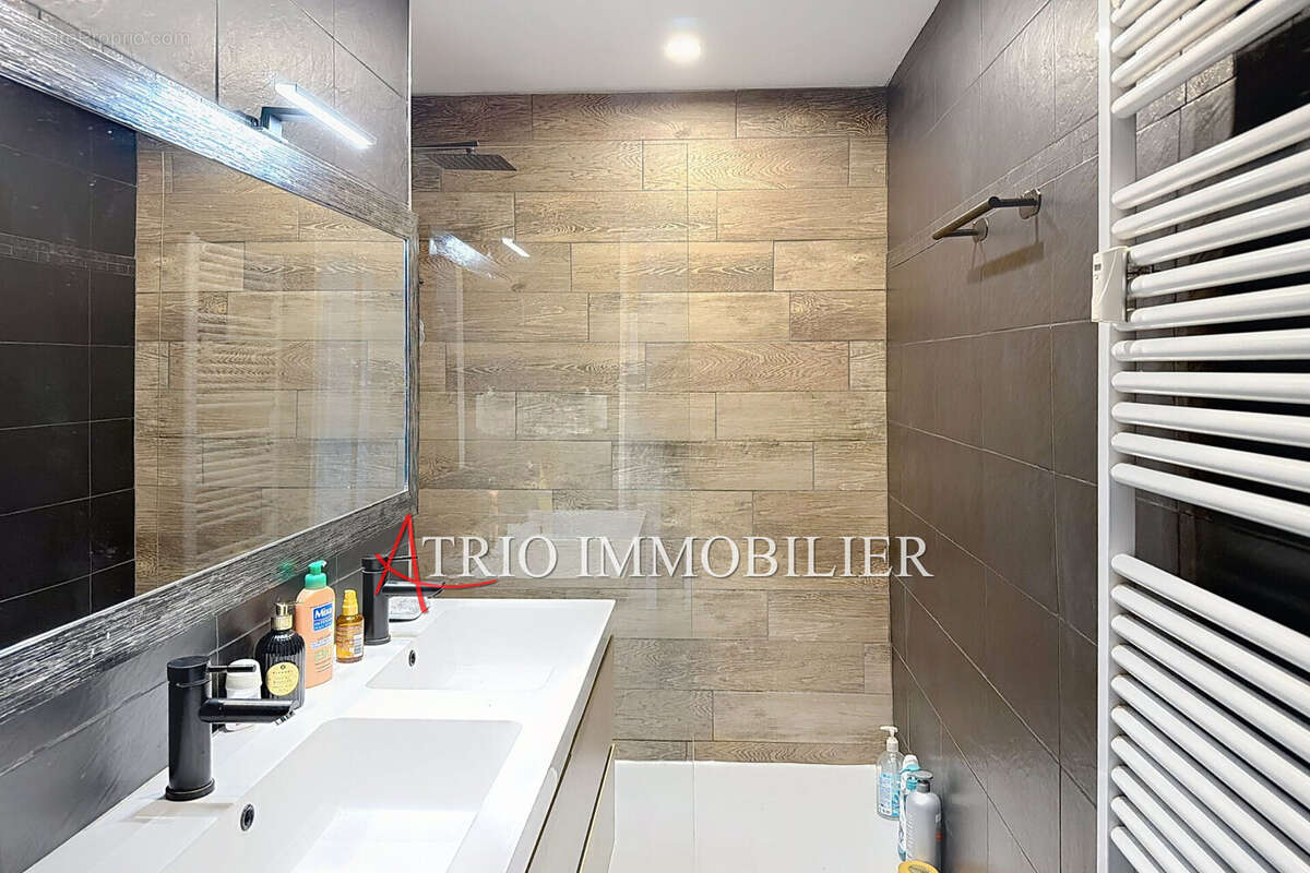 Appartement à SAINT-LAURENT-DU-VAR