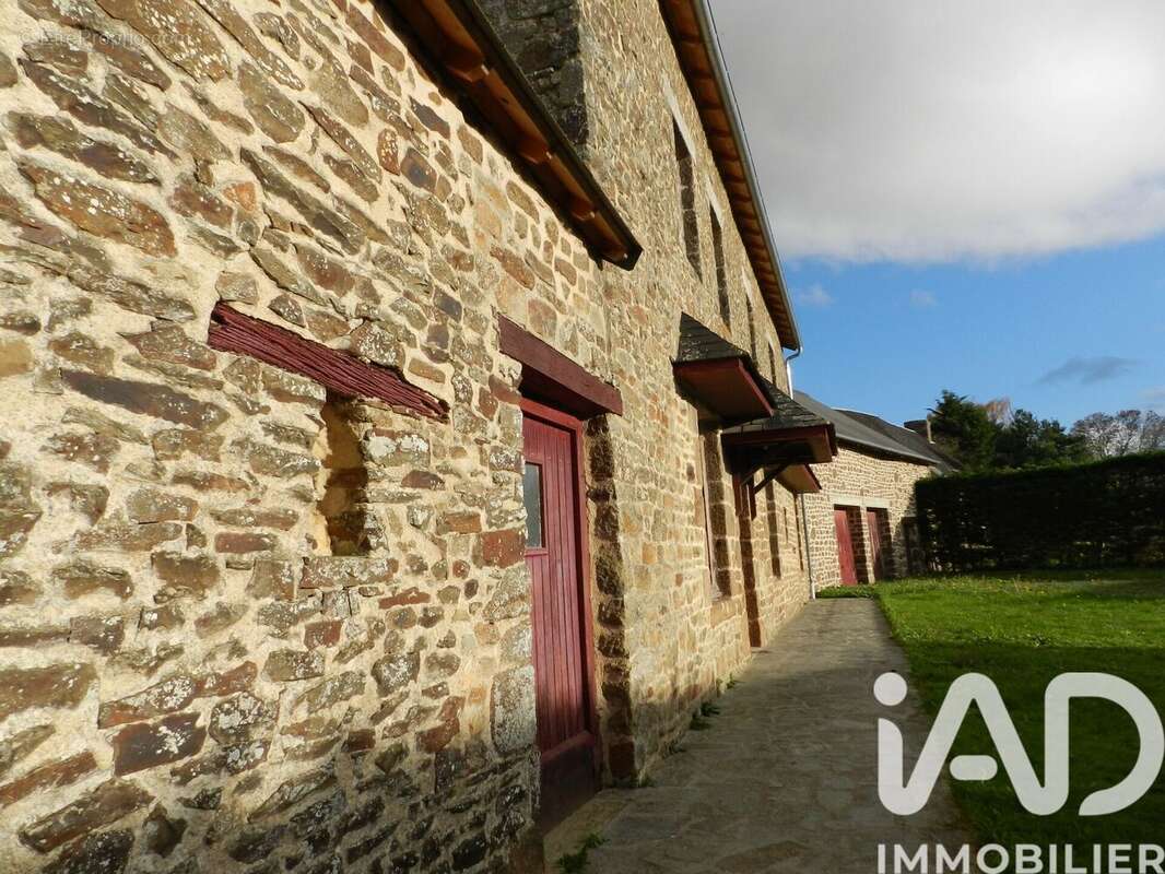 Maison 135 m² à Lassay-Les-Chateaux  - photo 3