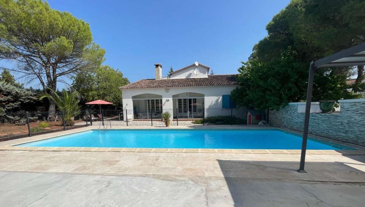Villa familiale avec piscine, terrasses et grand jardin paysagé - photo 2