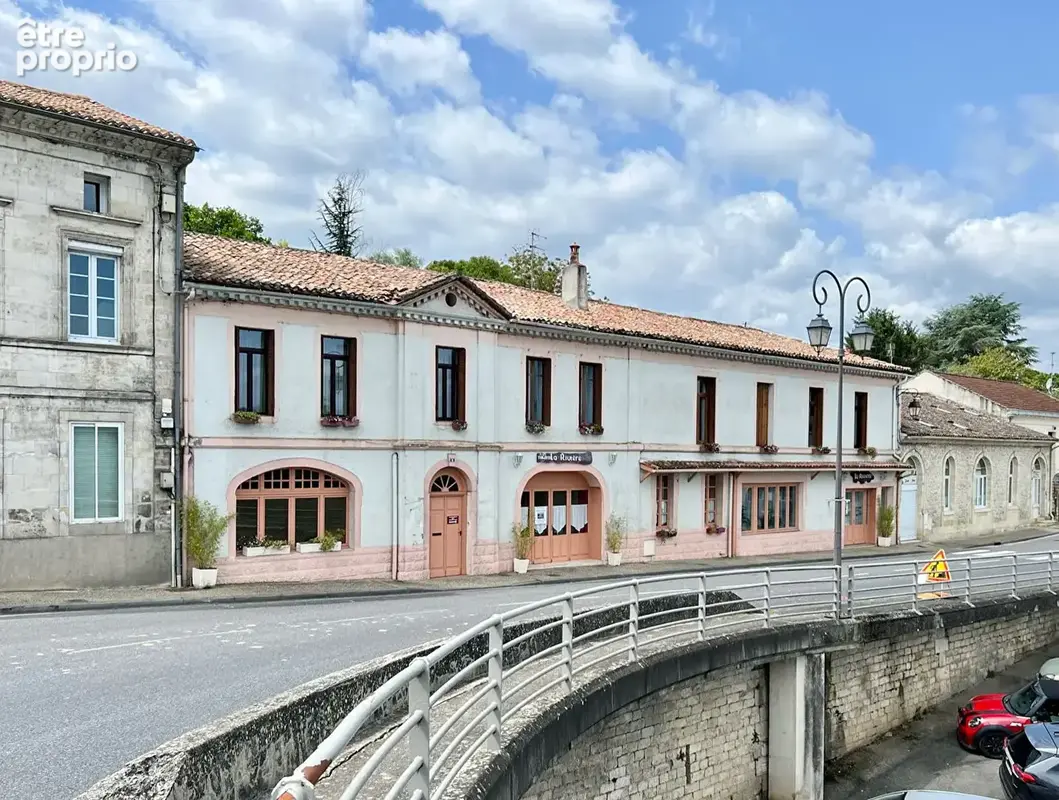 Bâtisse à la façade généreuse - photo 18