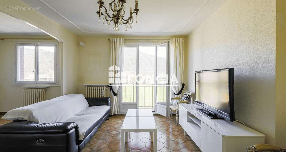 Appartement à SAINT-MARTIN-D'HERES