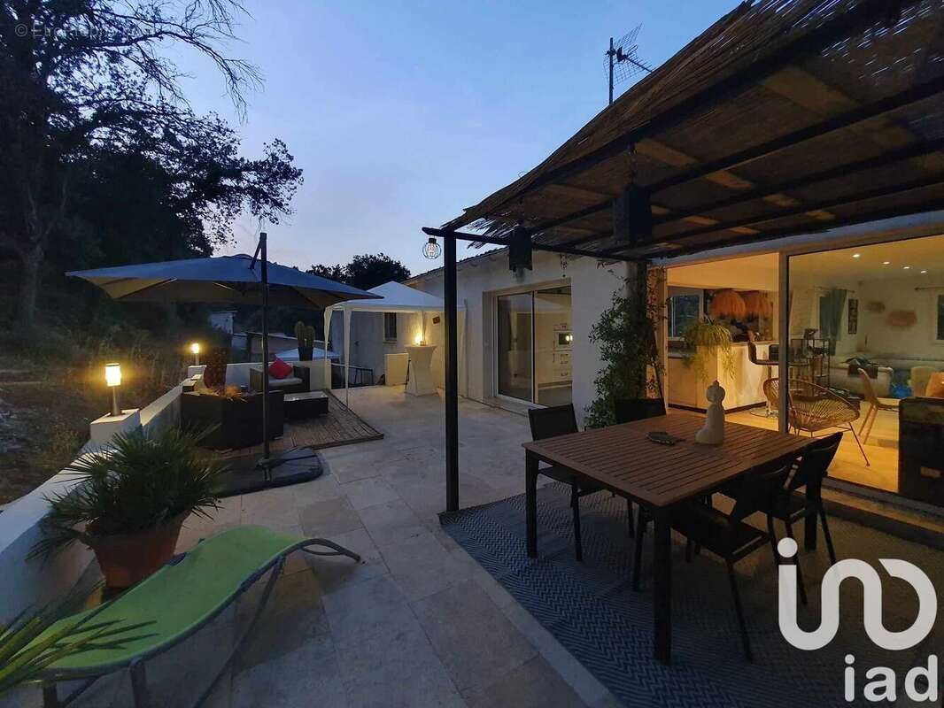 Photo 4 - Maison à SAINT-ESTEVE-JANSON