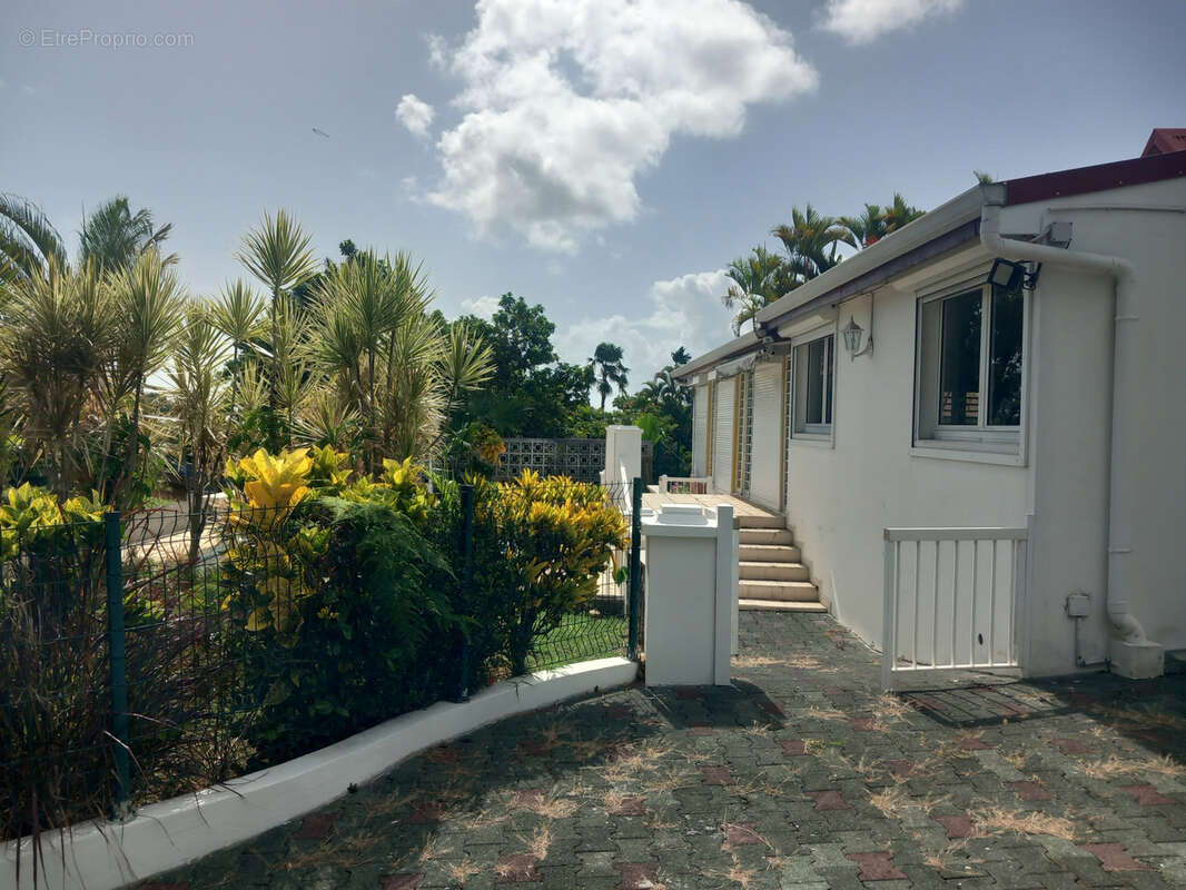 Maison à BAIE-MAHAULT