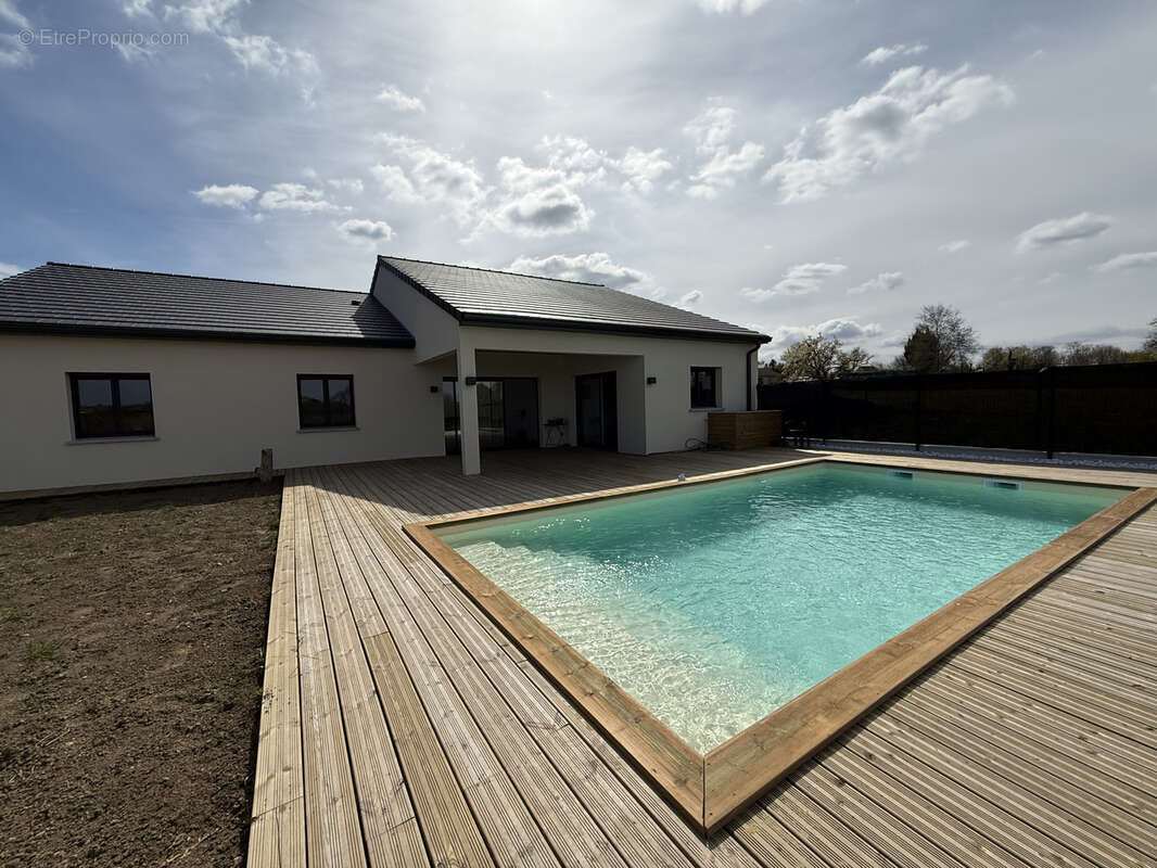 Maison à ESPINASSE-VOZELLE