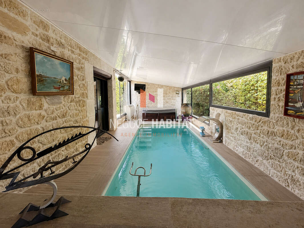 Villa  316 m2 hab. / terrain 1831 m2 - piscine - garage - photo 8