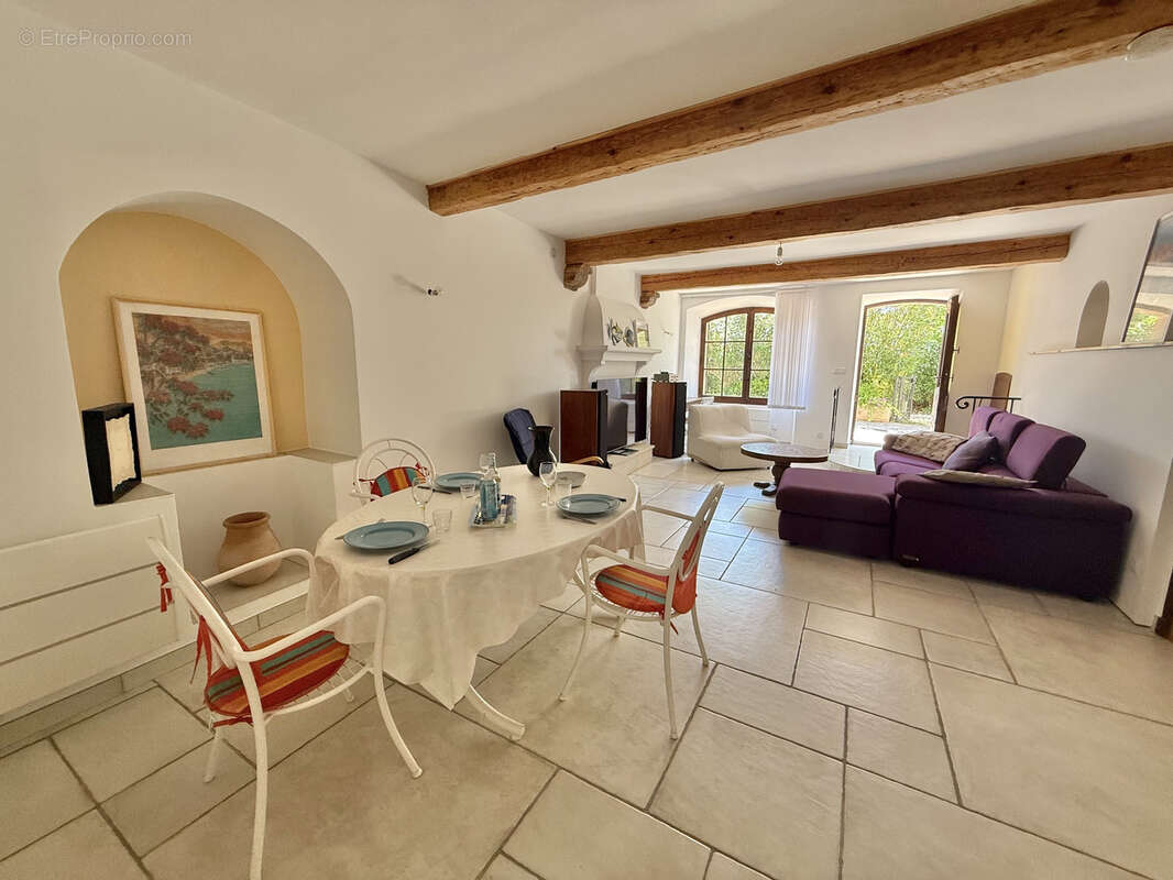 Appartement à LES ADRETS-DE-L'ESTEREL