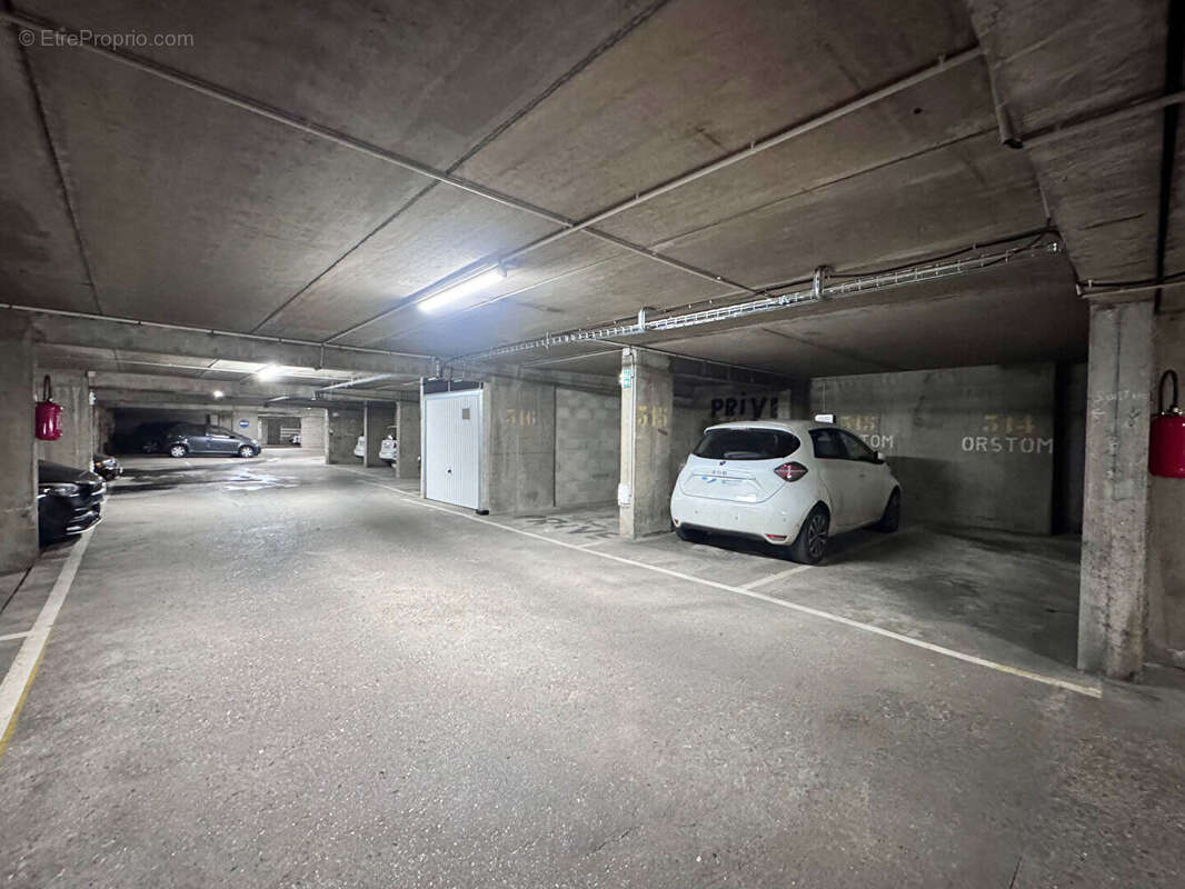 Parking à PARIS-10E