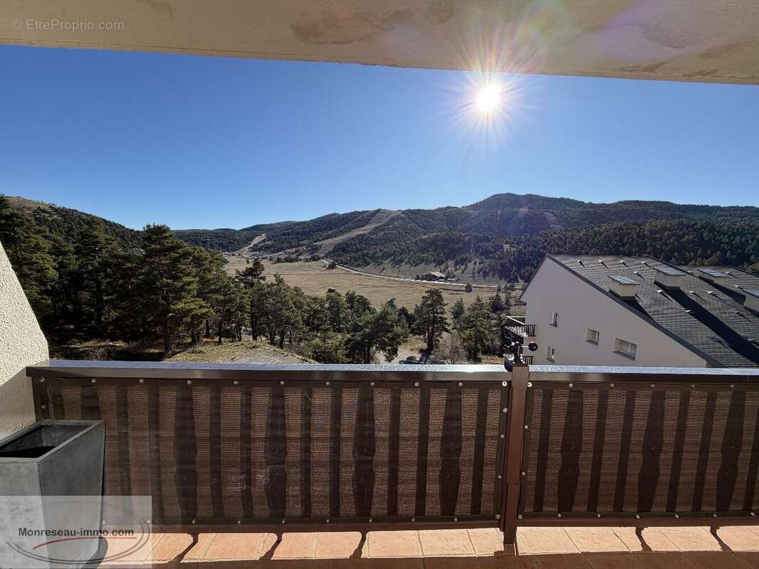 Appartement à GREOLIERES