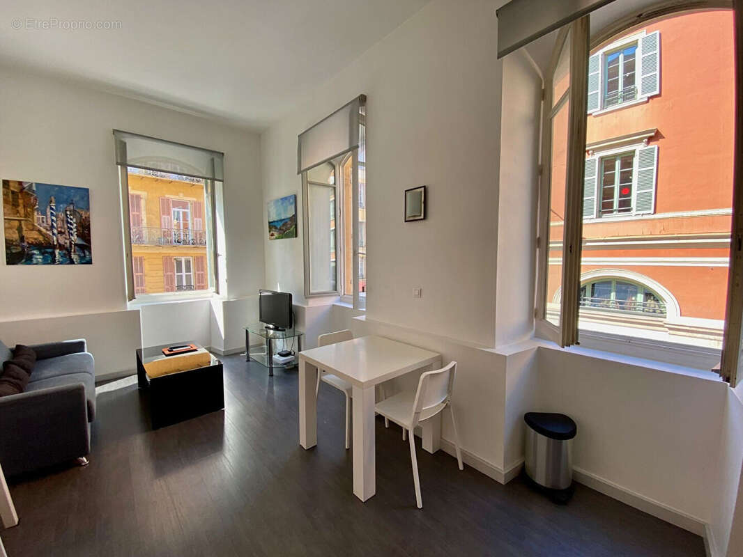 Nice Carré D'Or 1 pièce 22.62 m2 + 9.45m² Mezzanine vue place Massena - photo 6