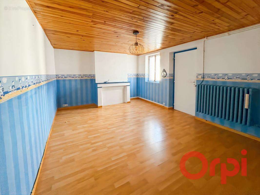 Maison à DUN-SUR-AURON