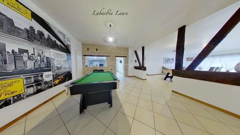 Maison avec surface habitable de 300m2 - pierre et poutre apparentes - 5 chambres - dépendances à CAUMONT-SUR-GARONNE (47) - photo 6