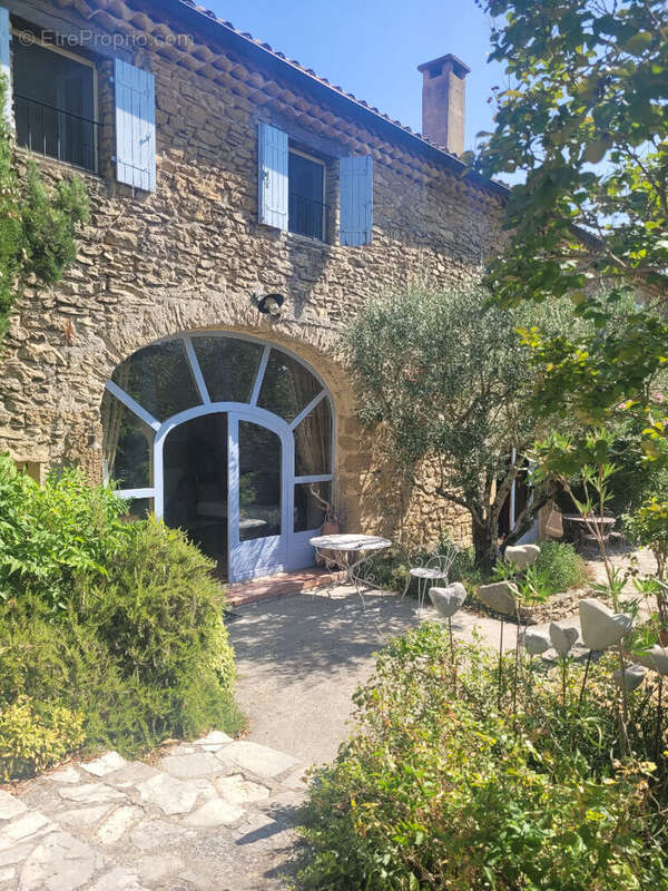 Propriété de charme en pierre avec gîte indépendant, piscine et vue exceptionnelle sur les 3 Becs - photo 17