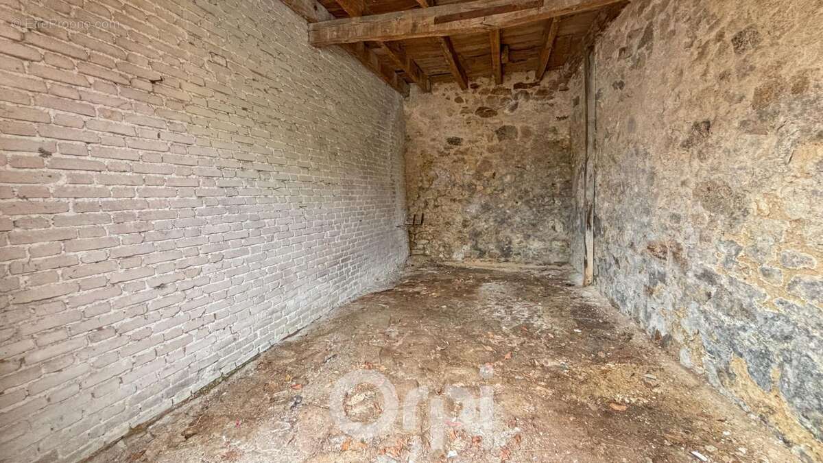 Maison à LA JONCHERE-SAINT-MAURICE