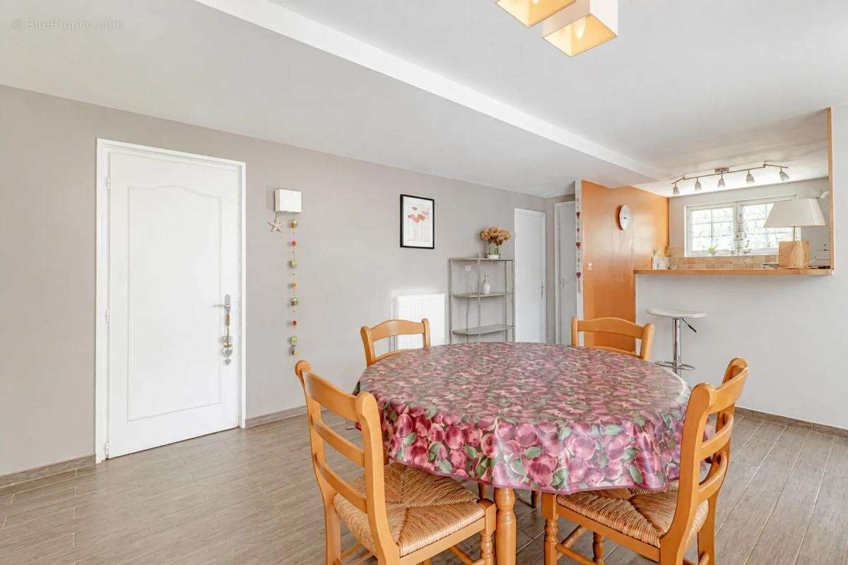 Appartement de 4 pièces de 88 m² situé à Fosses - photo 7