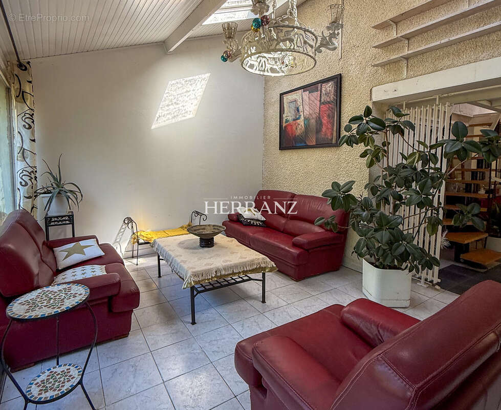Maison  familiale 238 m2 au coeur d'un domaine boisé avec etang - photo 4