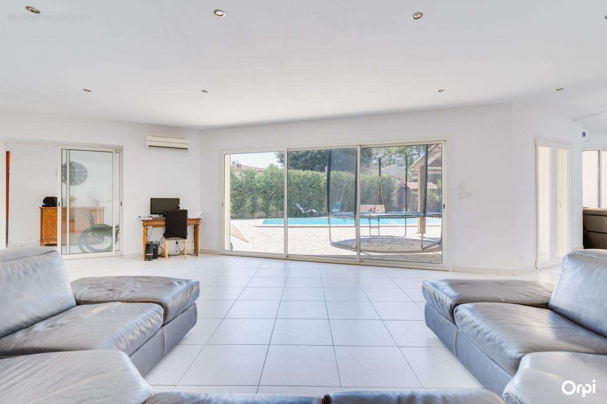 Maison familiale de 205 m² avec piscine – La Ciotat - photo 5