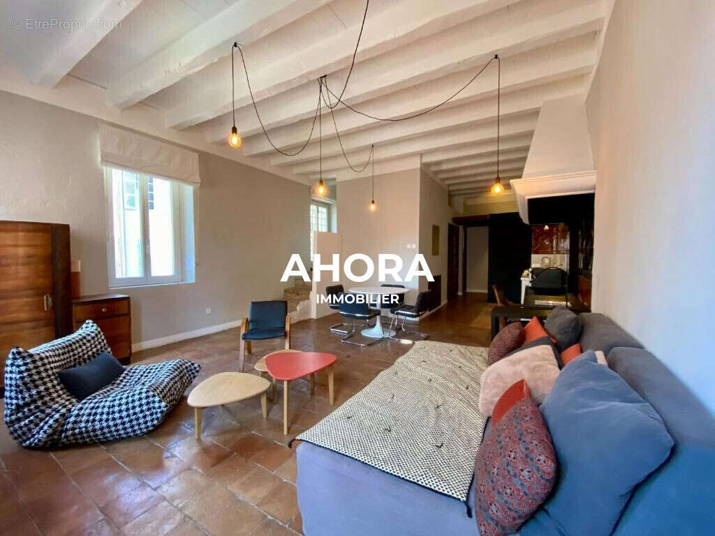 Appartement à MARSEILLE-1E