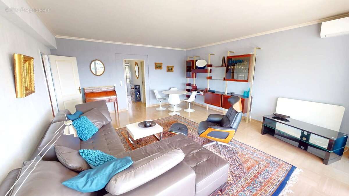 Appartement à VILLENEUVE-LOUBET