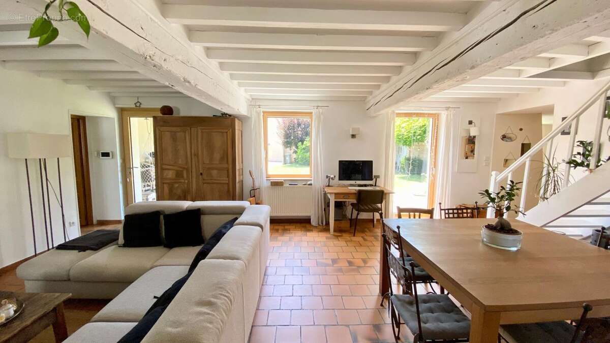 Maison à FONTAINES-SAINT-MARTIN