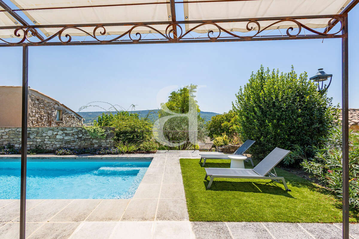 Maison 362 m² à Grignan  - photo 3