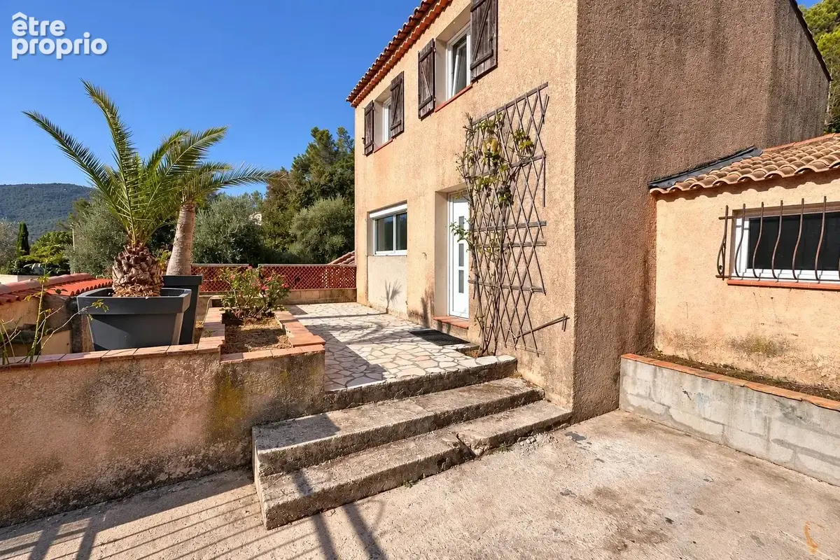 Maison t5  4 chambres  jardin et terrasses  village de signes - photo 11