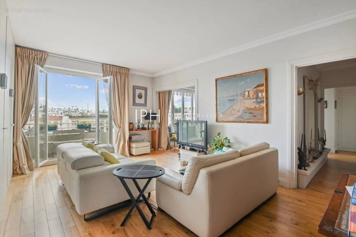 Appartement à NEUILLY-SUR-SEINE