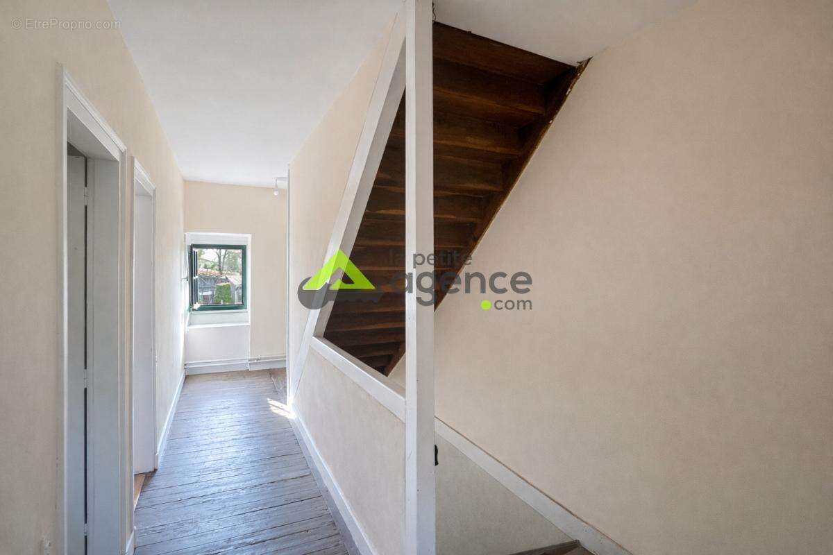 Maison à SAINT-MARC-A-FRONGIER