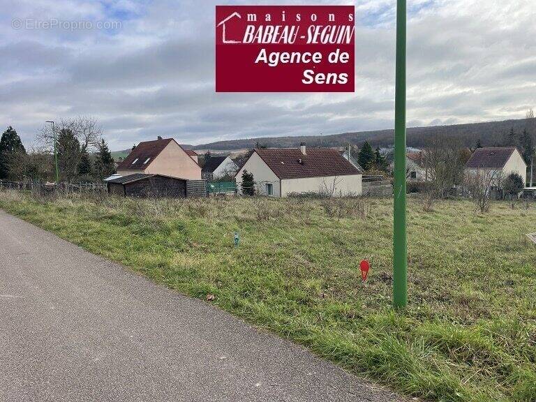 Photo Terrain à Soucy au prix de 30 000€
