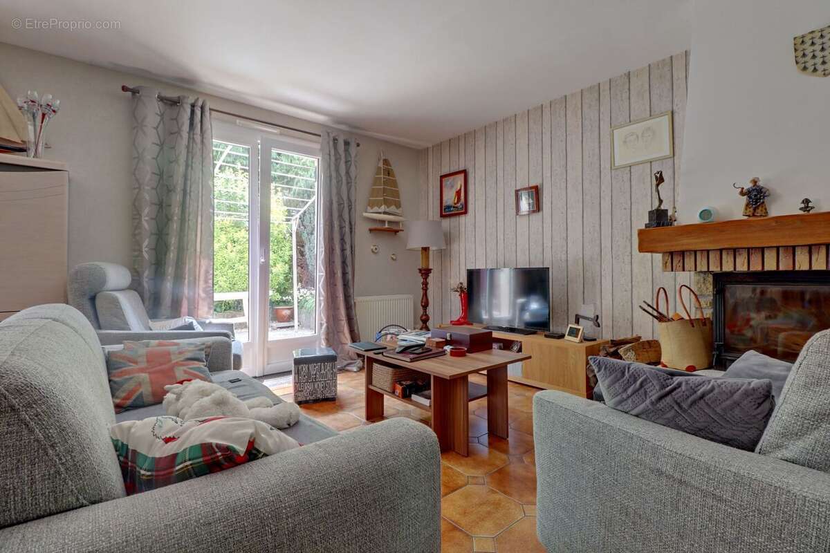 Maison à JOUY-LE-MOUTIER