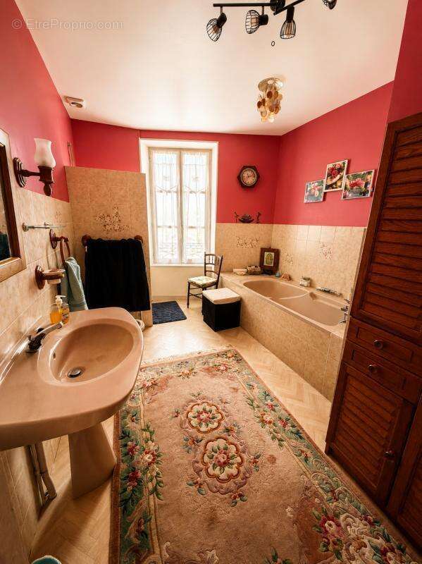 Maison 180 m² à Loulay  - photo 9