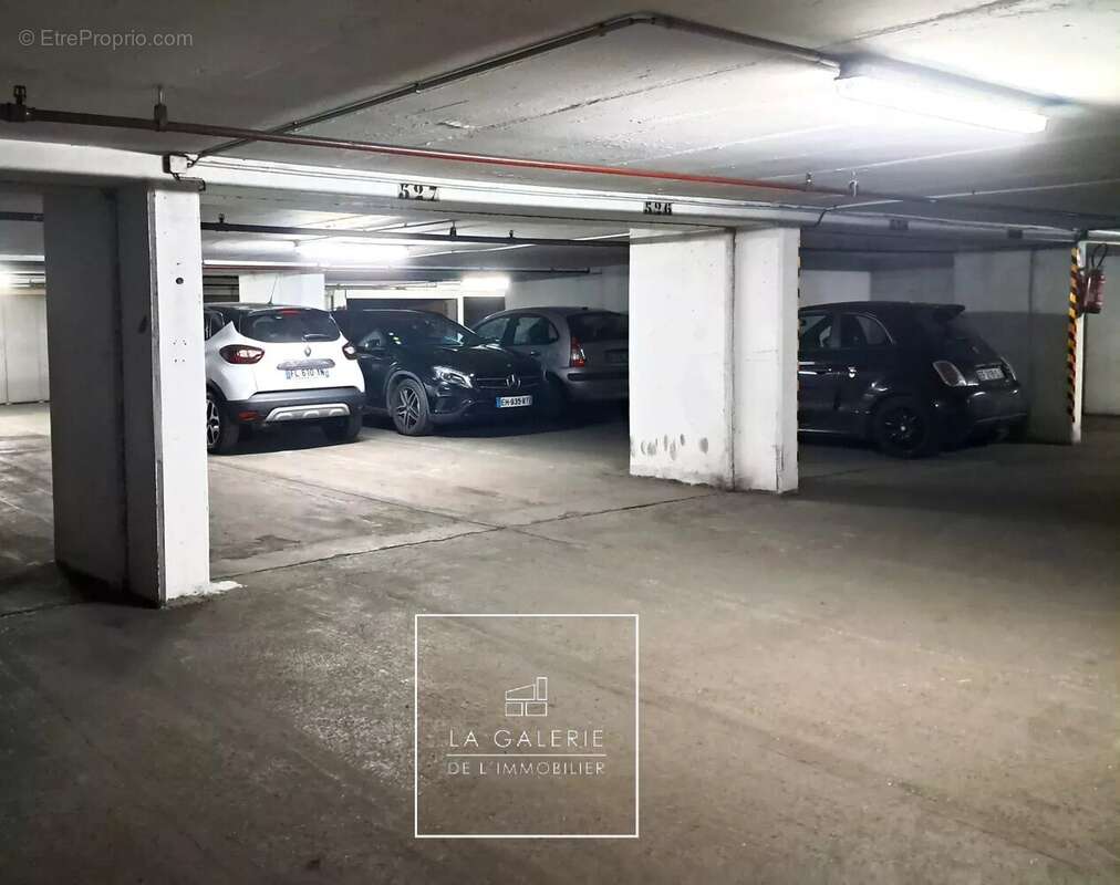 Parking à PARIS-16E