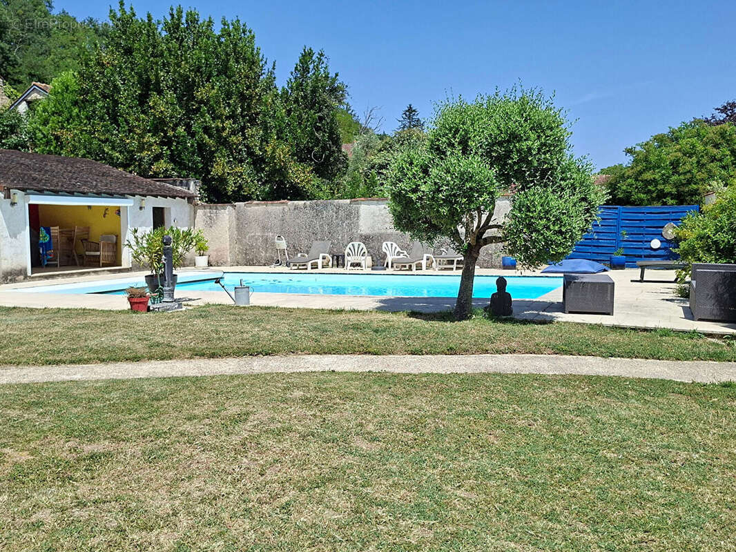 Maison à DANGE-SAINT-ROMAIN