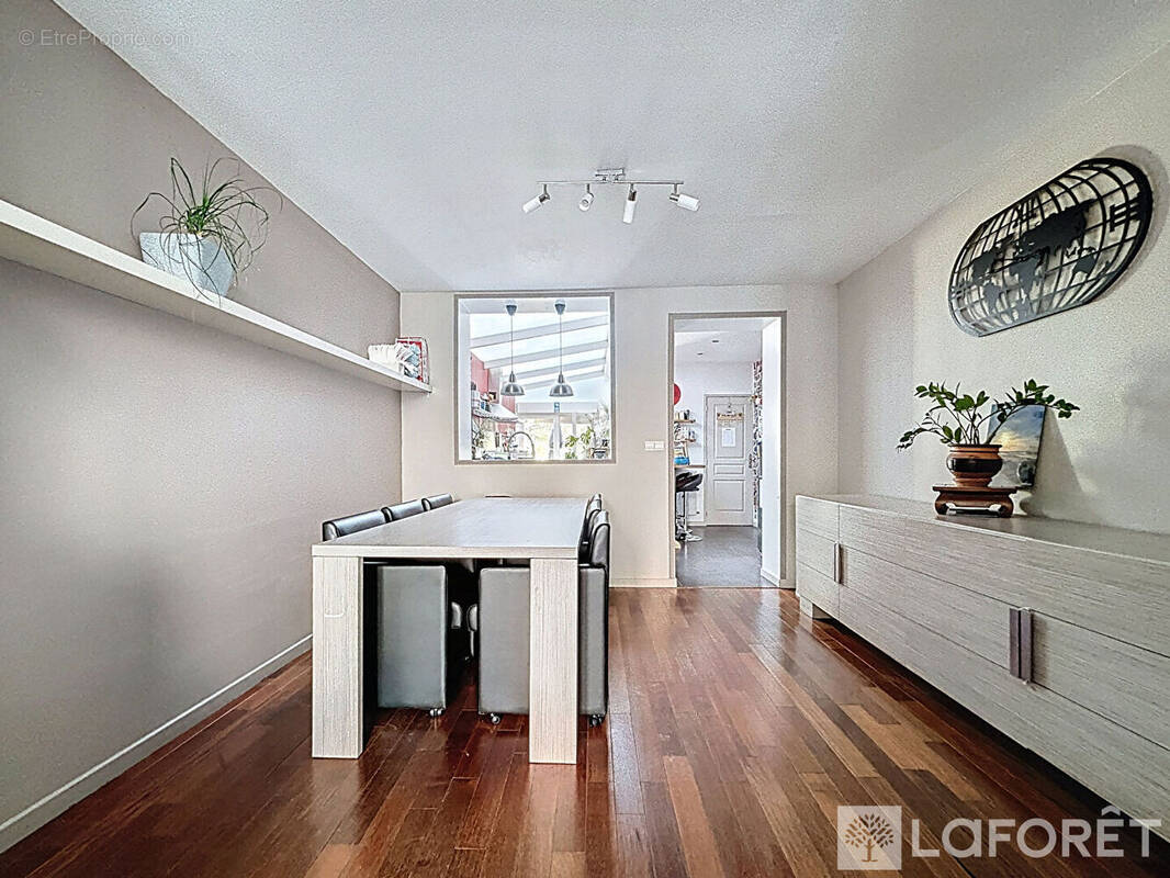 Maison à LA CHAPELLE-D'ARMENTIERES