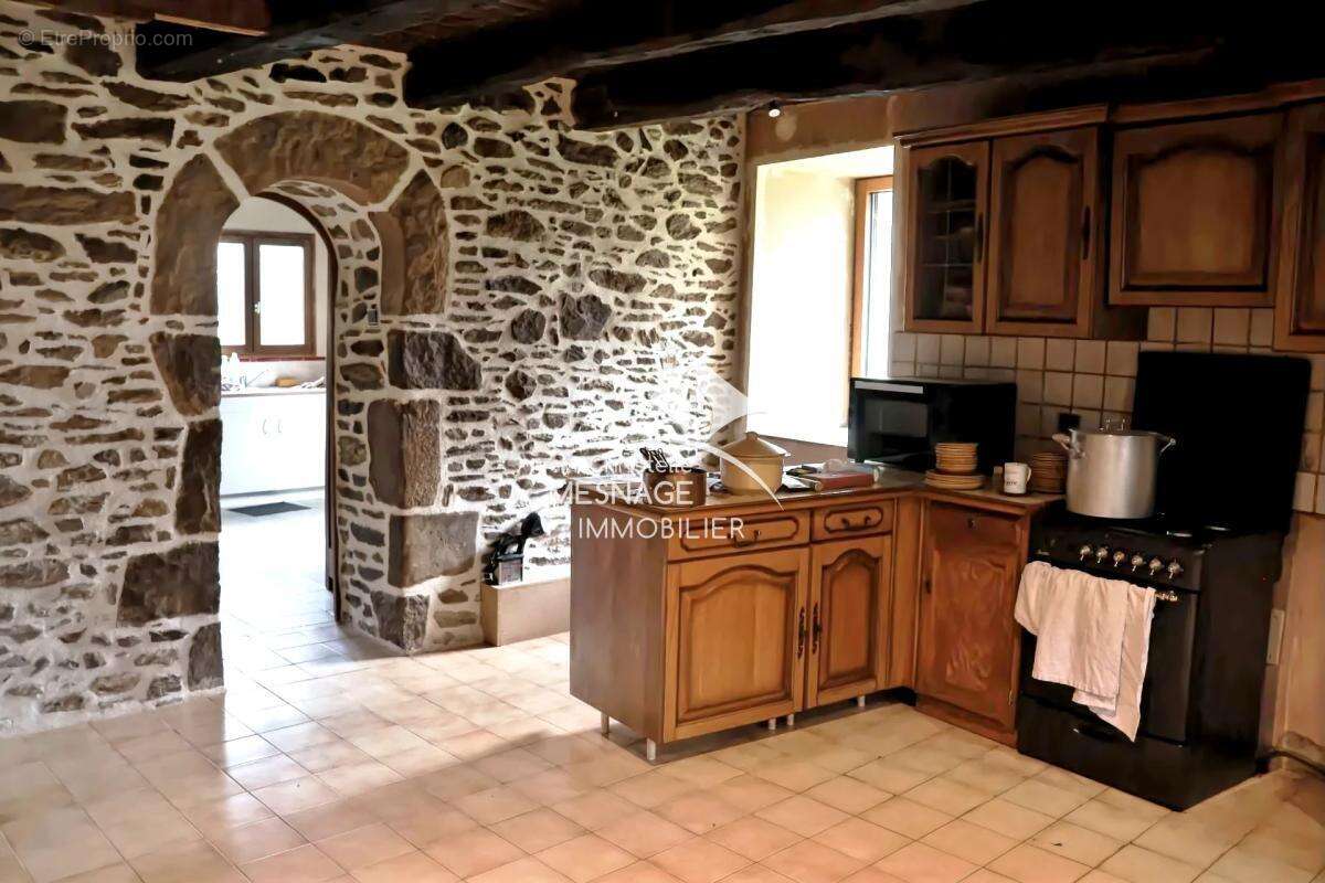Maison à LANGROLAY-SUR-RANCE