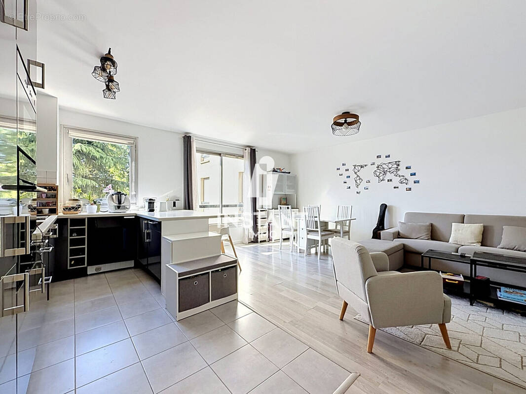 Appartement à CHARENTON-LE-PONT