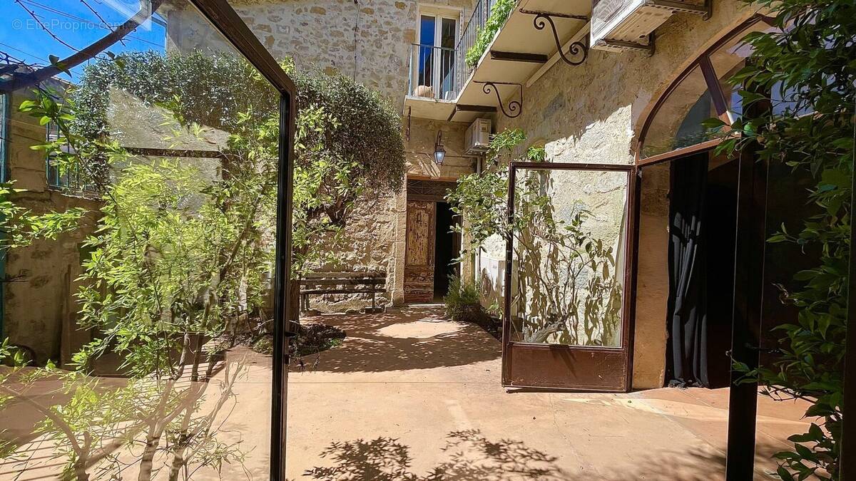 Maison 406 m² à Pomerols  - photo 1