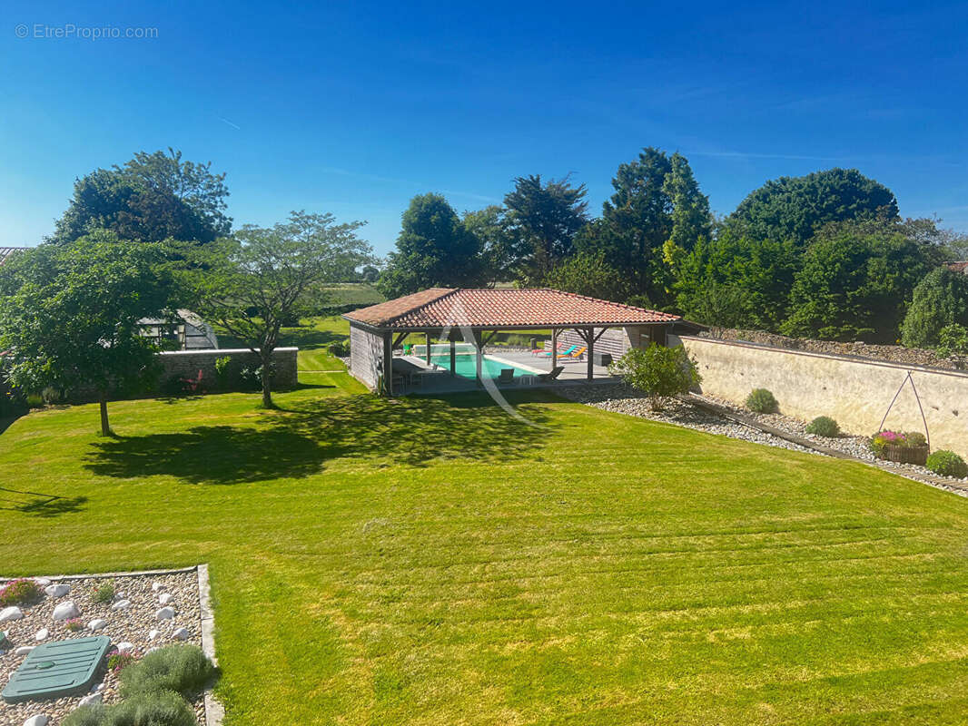 Maison à VOUILLE-LES-MARAIS