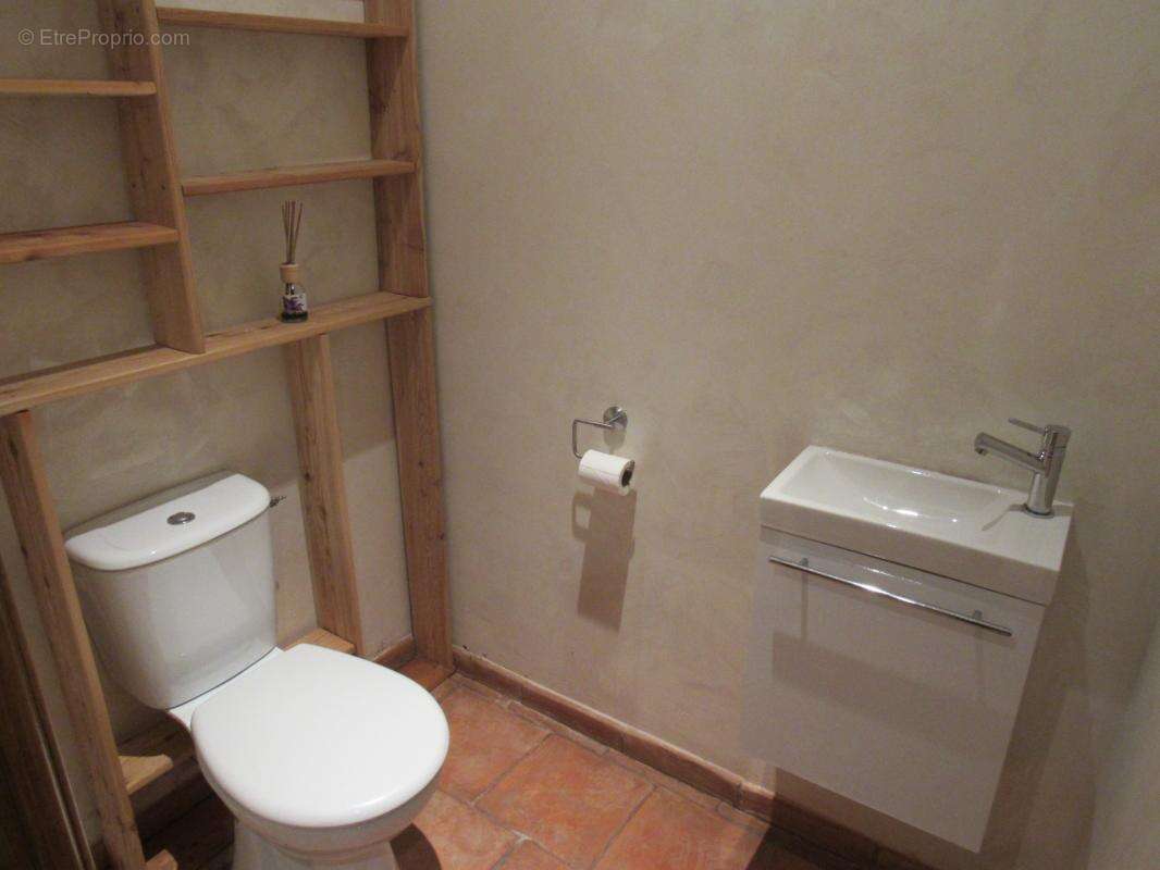 Grande maison medievale  de village entierement renovee dpe en b avec une petite maison qui sert de garage   290000€ - photo 40