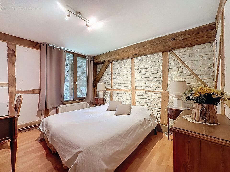 Maison de caractere de 327m2 - photo 10