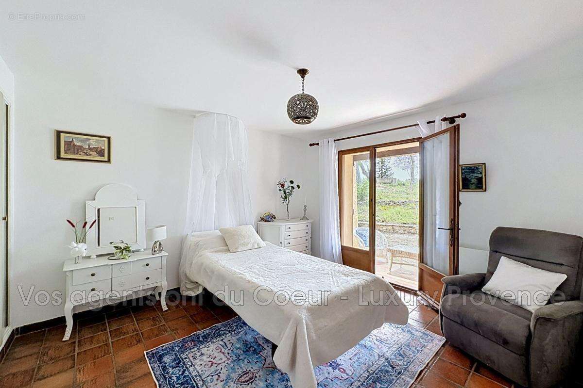 Maison à CHATEAUNEUF-LE-ROUGE