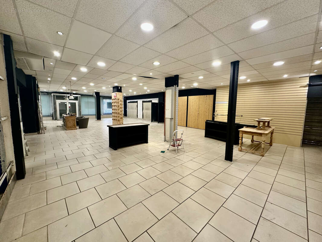 Commerce à PORT-SAINT-LOUIS-DU-RHONE