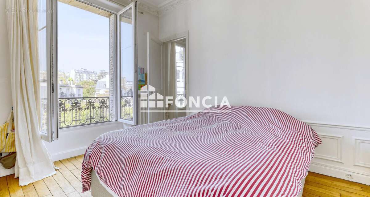 Appartement à PARIS-16E
