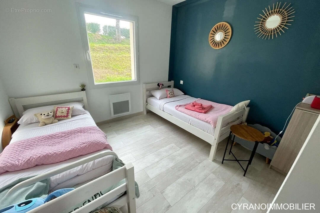 Maison à COURS-DE-PILE