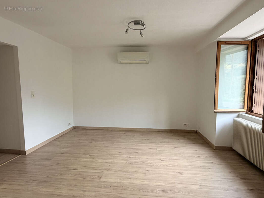 Appartement Chezery Forens 2 pièce(s) 67 m2 garage espace vert - photo 3