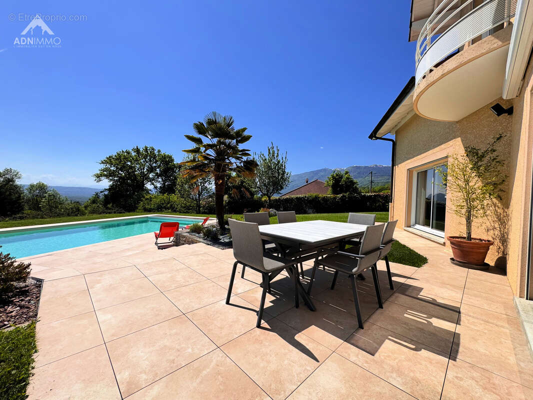 Maison à PERON