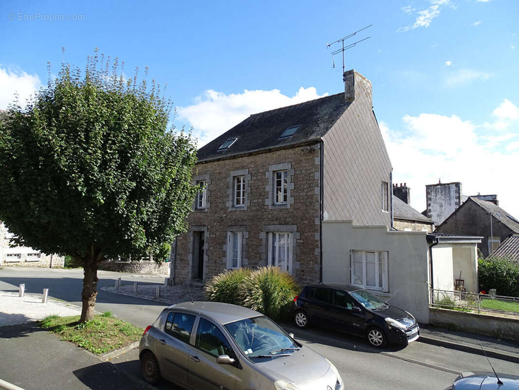 COTES D'ARMOR Saint Nicolas du Pélem, maison mitoyenne de 7 chambres au centre du village - photo 18