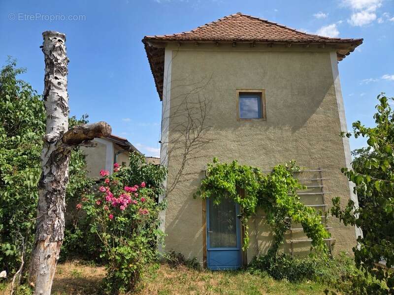 EXCLUSIVITE / Très belle maison avec dépendances et terrain / 63160 Glaine Montaigut - photo 25