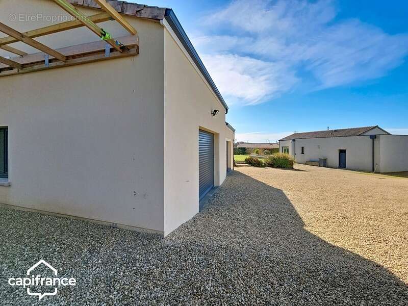 Maison de plain-pied 121 m² – 3 chambres – 3 garages (87m²) – terrain clos 1 454 m² – Boussais (79) proche Airvault - photo 23