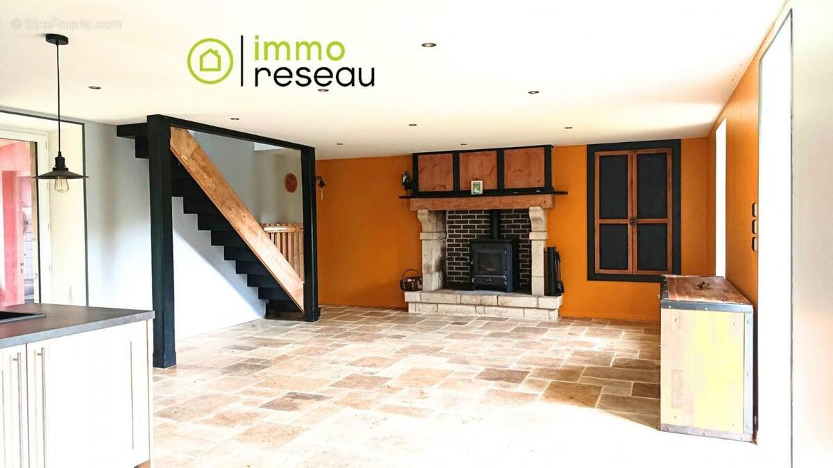 Maison à SAINT-JACQUES-DE-NEHOU